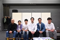 イキウメの面々。左から前川知大、森下創、大窪人衛、浜田信也、安井順平、盛隆二。