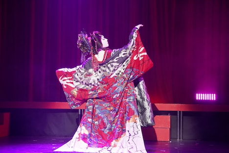 「TOKYO INSIDE CLUB -TAICHI SAOTOME 30TH ANNIVERSARY STAGE-」より。（Photo by S-SIZE）