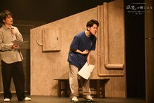 かるがも団地 第10回本公演「逆光が聞こえる」より。（撮影：中嶋千歩）