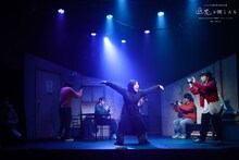 かるがも団地 第10回本公演「逆光が聞こえる」より。（撮影：中嶋千歩）