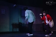 かるがも団地 第10回本公演「逆光が聞こえる」より。（撮影：中嶋千歩）