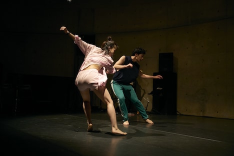 room. Onaya Rion ー身体と音を探るvol.2ー「a-un」より。（Photo by fukuko iiyama）