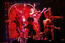 ブロードウェイミュージカル「キンキーブーツ」東啓介・甲斐翔真が出演したゲネプロより。