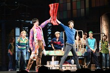 ブロードウェイミュージカル「キンキーブーツ」東啓介・甲斐翔真が出演したゲネプロより。