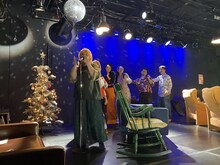 趣向「『パンとバラで退屈を飾って、わたしが明日も生きることを耐える。』再々演ツアー2025」より。