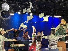 趣向「『パンとバラで退屈を飾って、わたしが明日も生きることを耐える。』再々演ツアー2025」より。