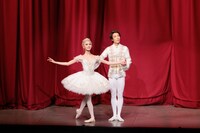 東京バレエ団「眠れる森の美女」カーテンコールの様子。（Photo by Shoko Matsuhashi）