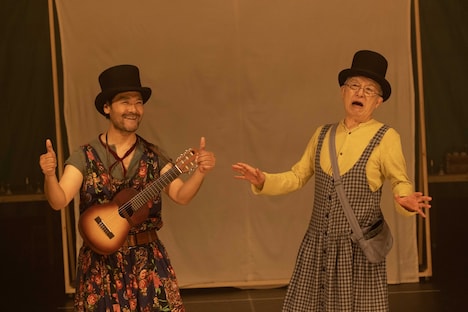 フライングシアター自由劇場 第5回公演「そよ風と魔女たちとマクベスと」より。（撮影：串田明緒）