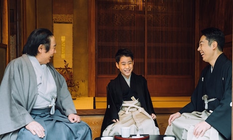 書籍「音羽屋三代 八代目尾上菊五郎 六代目尾上菊之助襲名記念」（小学館）より。