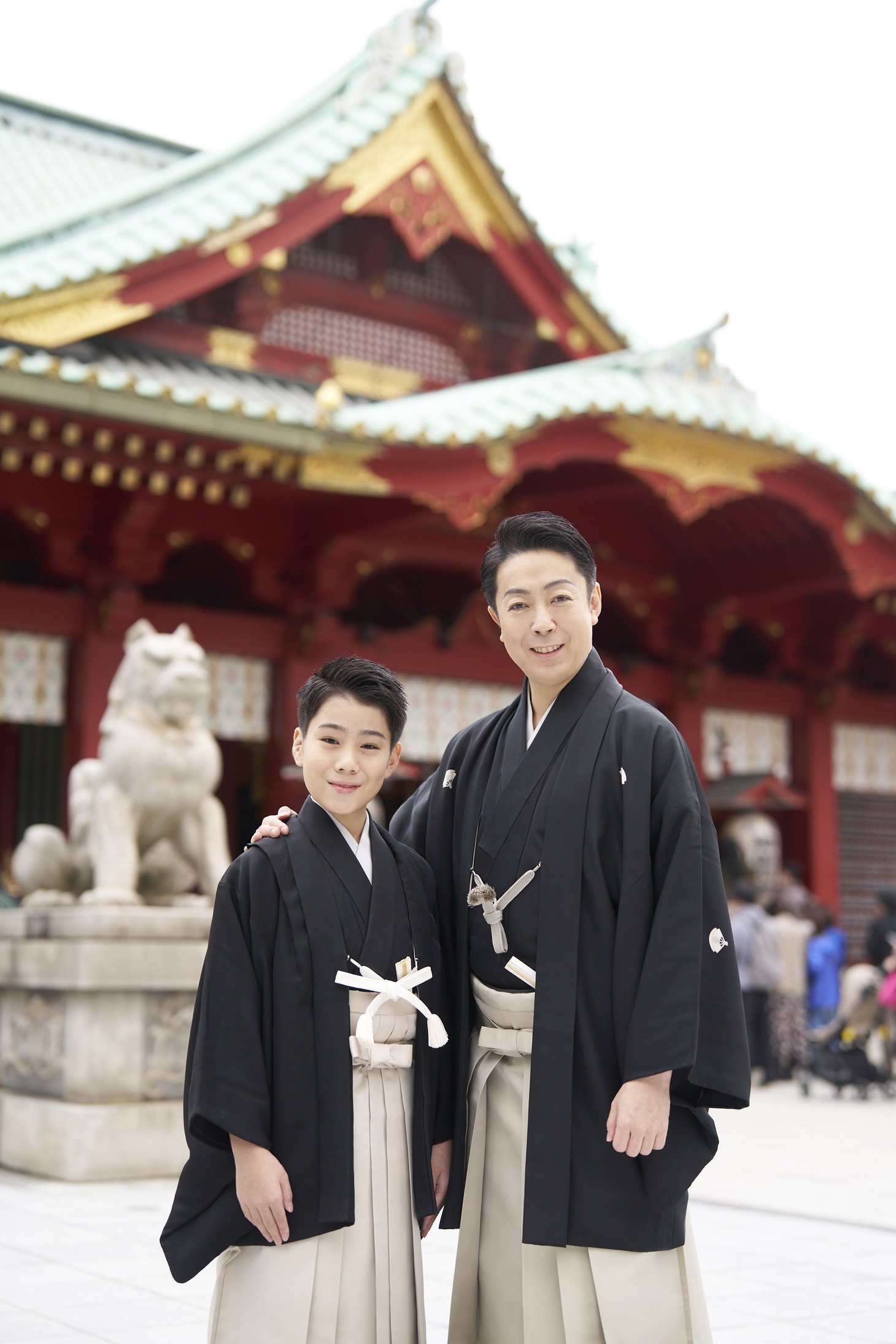 左から、尾上丑之助改め六代目尾上菊之助、尾上菊之助改め八代目尾上菊五郎。