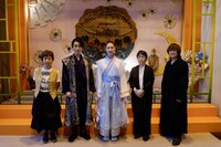 坊っちゃん劇場 第18作ミュージカル「新・鶴姫伝説～鎧に白い花を～」囲み会見より、左から深沢桂子、小原悠輝、小多桜子、高橋知伽江、深作健太。