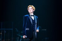 彩風咲奈1st Concert「no man's land」より。（撮影：ハヤシマコ）