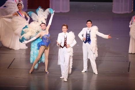 OSK日本歌劇団 OG公演「Forever Dream」より。©松竹