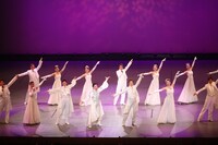 OSK日本歌劇団 OG公演「Forever Dream」より。©松竹