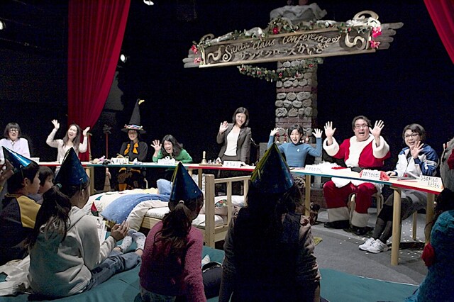 青年団「サンタクロース会議」初演（2008年）より。（撮影：青木司）