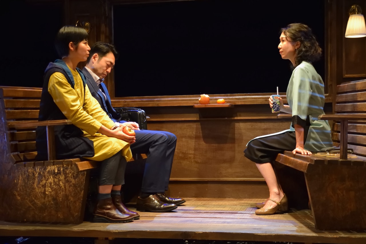 青年団「思い出せない夢のいくつか」（2024年）より。