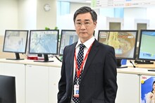 日曜劇場「キャスター」に出演する安井順平。©TBS