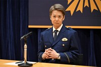 日曜劇場「キャスター」に出演する手塚とおる。©TBS