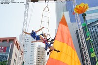 「TACT FESTIVAL 2025」より、Circus unARTiq「Happily Ever After」の様子。