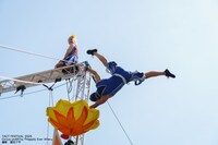 「TACT FESTIVAL 2025」より、Circus unARTiq「Happily Ever After」の様子。