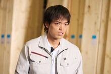 金曜ドラマ「イグナイト -法の無法者-」第4話より、原嘉孝演じる牧田一也。ⒸTBS