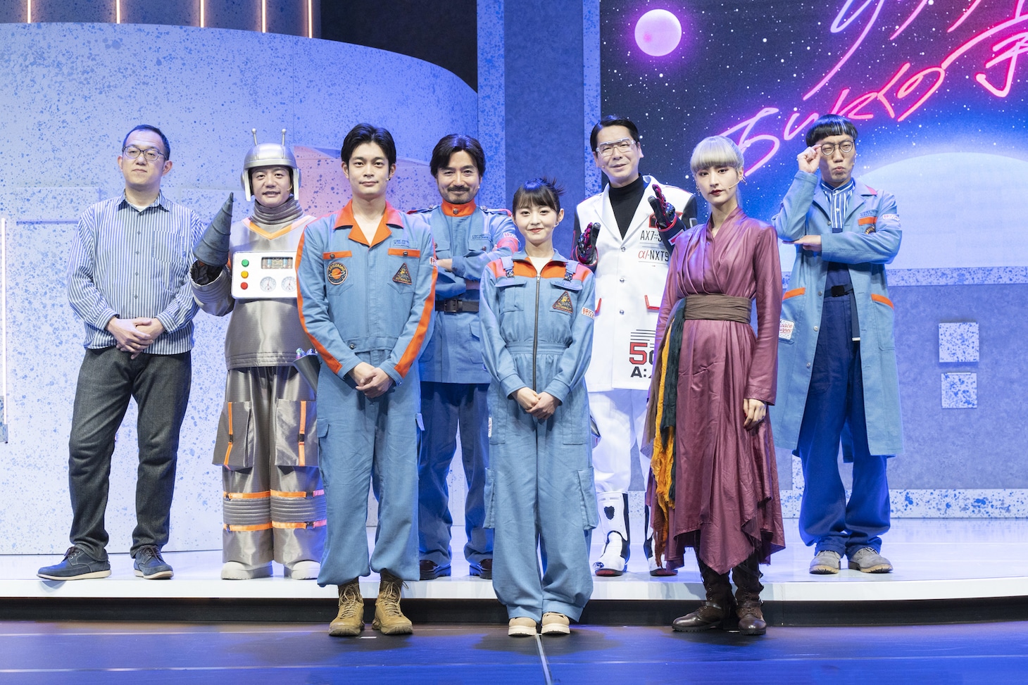 「リプリー、あいにくの宇宙ね」初日前会見より、前列左から井之脇海、伊藤万理華、シシド・カフカ。後列左から上田誠、槙尾ユウスケ、岩崎う大、浦井のりひろ、平井まさあき。（撮影：曳野若菜）