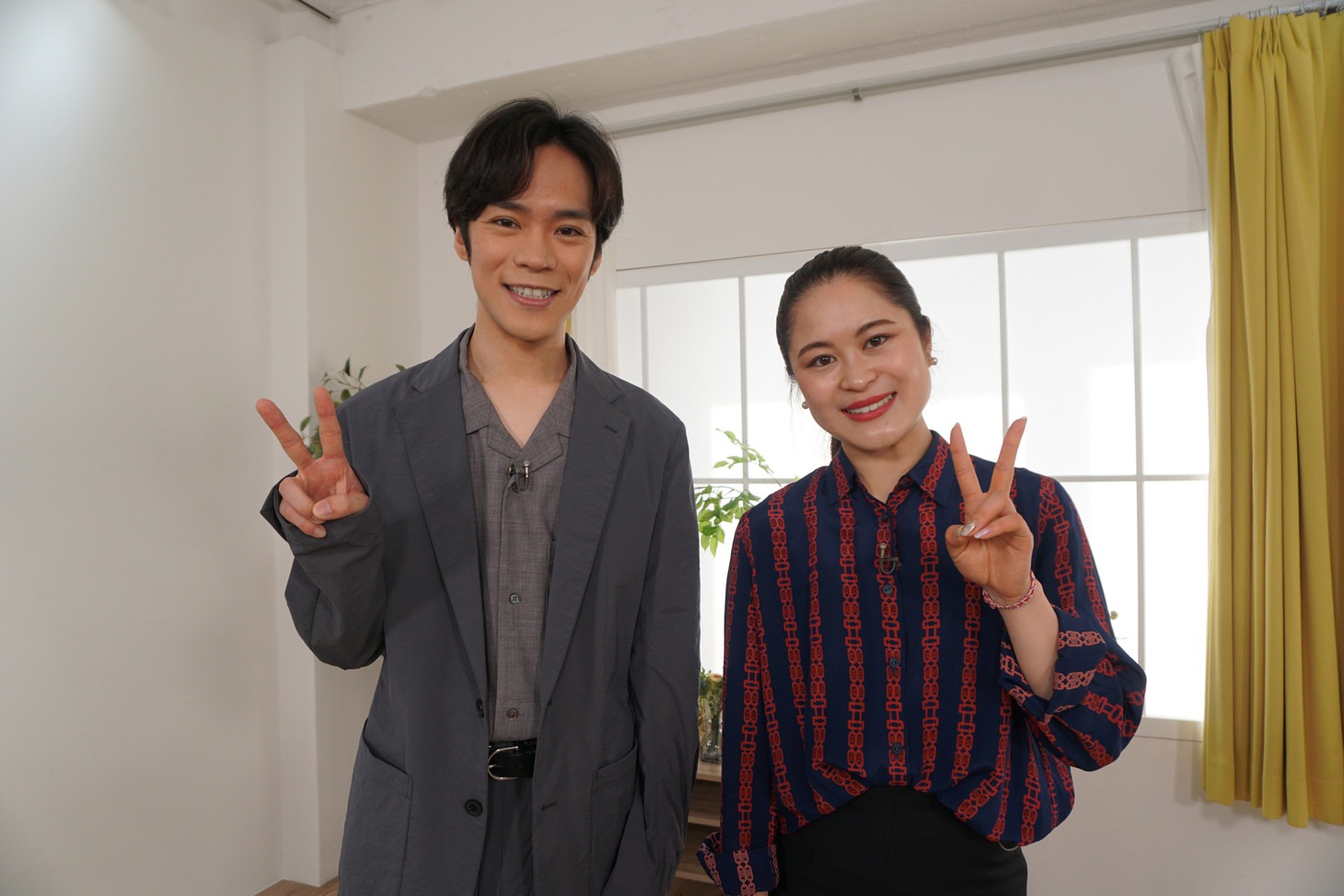 左から小野賢章、宮原知子。