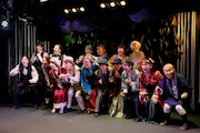 山元清多没後15年メモリアル シアターRAKU 創立28周年記念公演「あちゃらかオペラ『夏の夜の夢~嗚呼!大正浪漫編~』」より。(撮影:横田敦史)