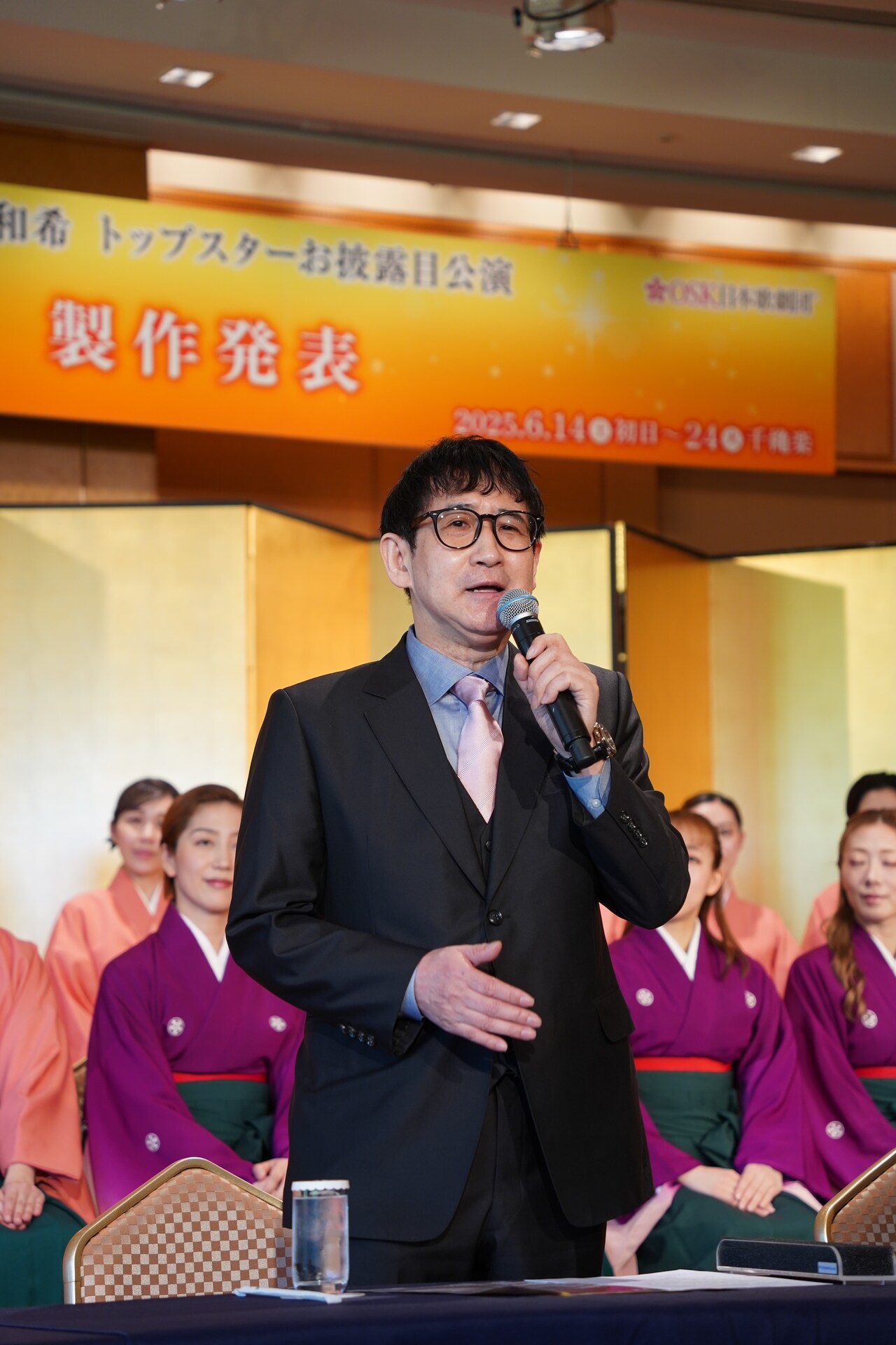 第二部「The Legendary!」の作・演出を手がける中村一徳。 - “OSKの