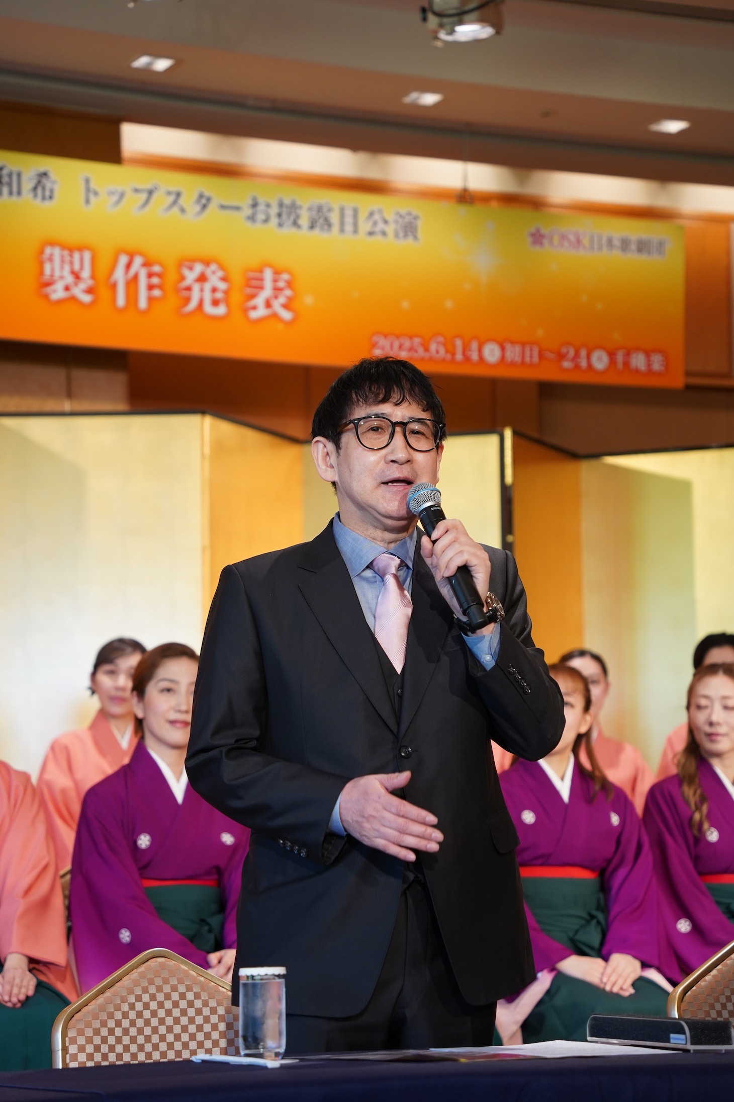 第二部「The Legendary!」の作・演出を手がける中村一徳。