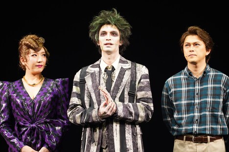 ミュージカル「ビートルジュース」囲み取材より。左から瀬奈じゅん、ジェシー、勝地涼。