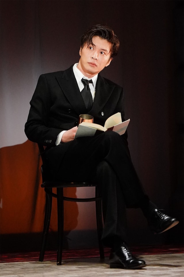 「陽気な幽霊」より、田中圭扮するチャールズ・コンドマイン。