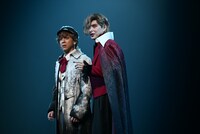 ミュージカル「ダンス オブ ヴァンパイア」ゲネプロより、左から、城田優。