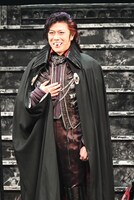 ミュージカル「ダンス オブ ヴァンパイア」初日記念会見より、山口祐一郎。