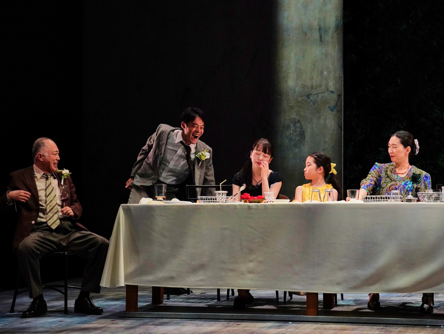 パルコ・プロデュース 2025「星の降る時」プレスコールより。（撮影：細野晋司）