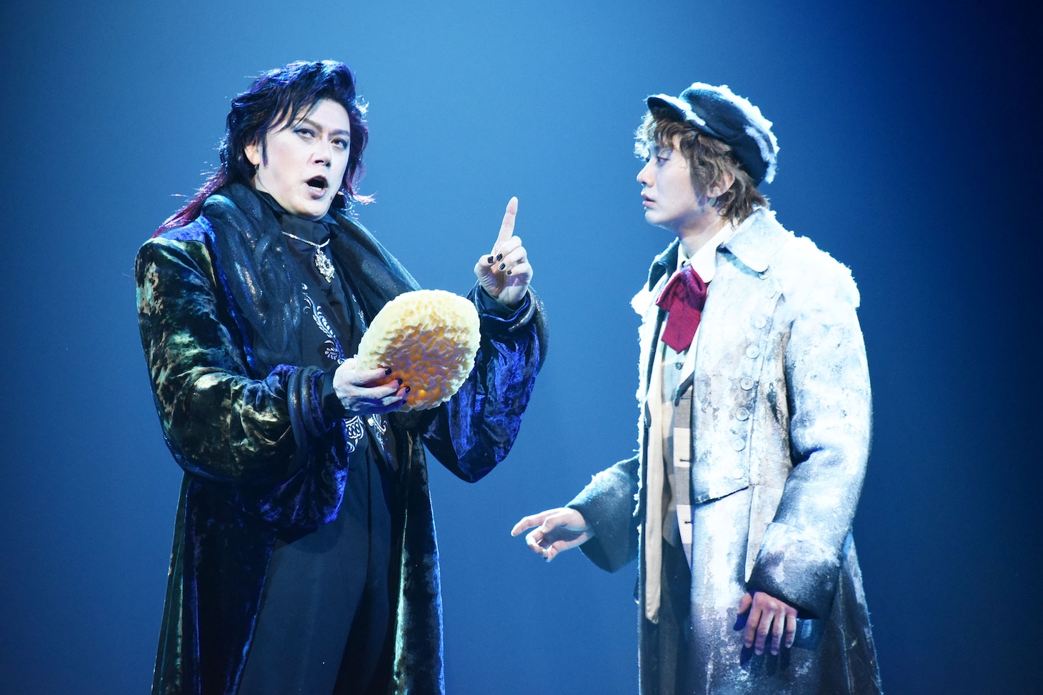 ミュージカル「ダンス オブ ヴァンパイア」ゲネプロより、左から山口祐一郎、太田基裕。