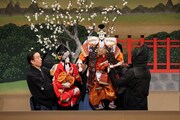「令和7年5月文楽公演」第二部「『義経千本桜』伏見稲荷の段」より。（提供：国立劇場、撮影：田口真佐美）