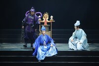 2025年劇団☆新感線45周年興行・初夏公演 いのうえ歌舞伎【譚】Retrospective「紅鬼物語」より。（撮影：大久保啓二）