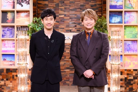 NHK総合「SONGS 香取慎吾」より、左から大泉洋、香取慎吾。(写真提供:NHK)