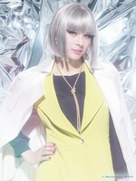 加藤良輔扮するイザベラ。