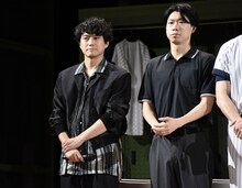 藤田俊太郎（左）