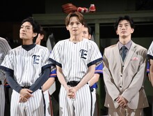 三浦涼介（前列中央）