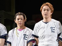 渡辺大（前列右）