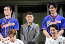 富岡晃一郎（後列中央）