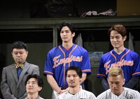 野村祐希（後列中央）