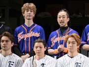 岩崎MARK雄大（後列右）