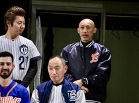 KENTARO（後列右）