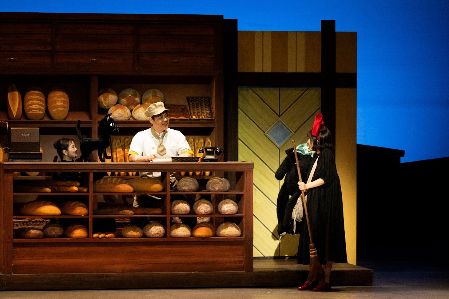 ミュージカル「魔女の宅急便」マカオ公演より。