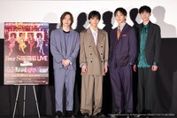 左から染谷俊之、新正俊、吉高志音、輝馬。