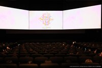 3面ライブスクリーン